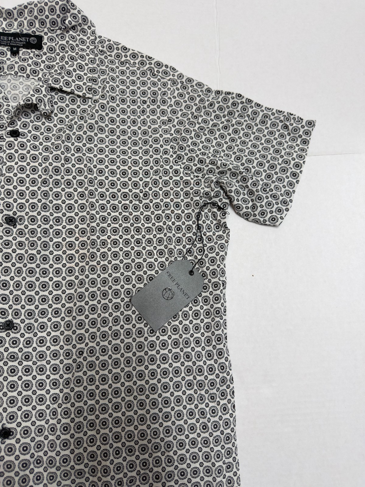 Free Planet Men’s White With Geometric Pattern Casual Short Sleeve Button Up M - Imagen 3