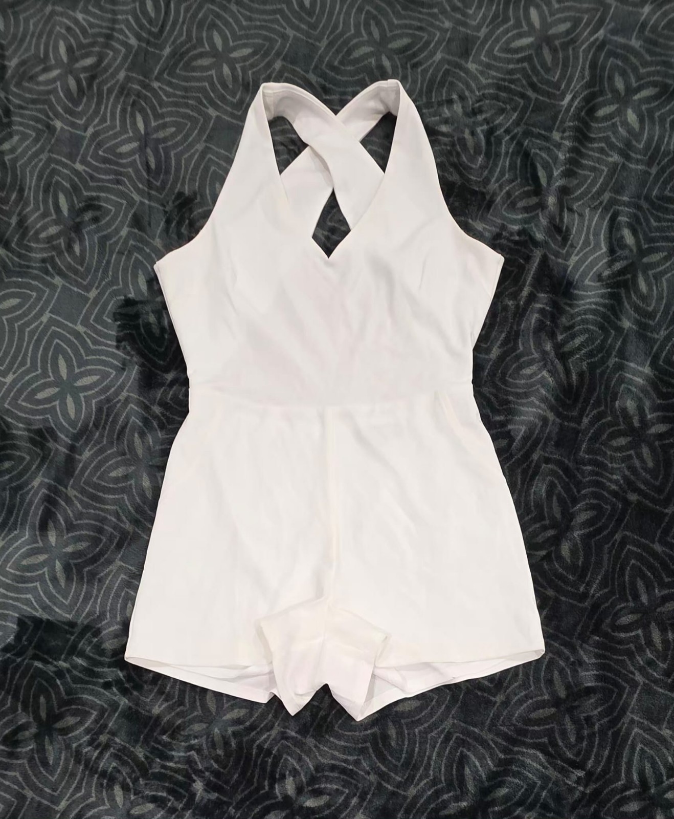 Crystal Sky Womens White Halter Back Cross Strap Sleeveless Romper Size M NWT