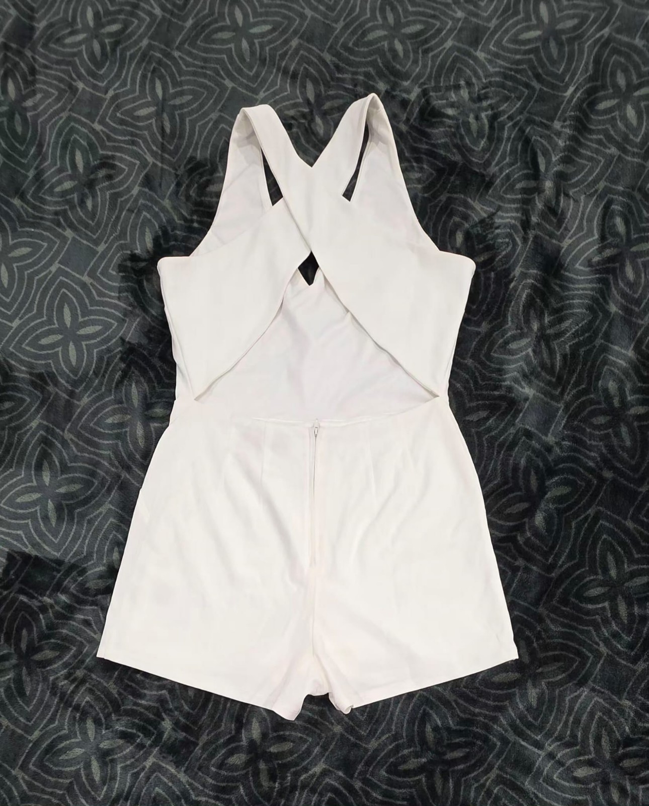 Crystal Sky Womens White Halter Back Cross Strap Sleeveless Romper Size M NWT - Image 2